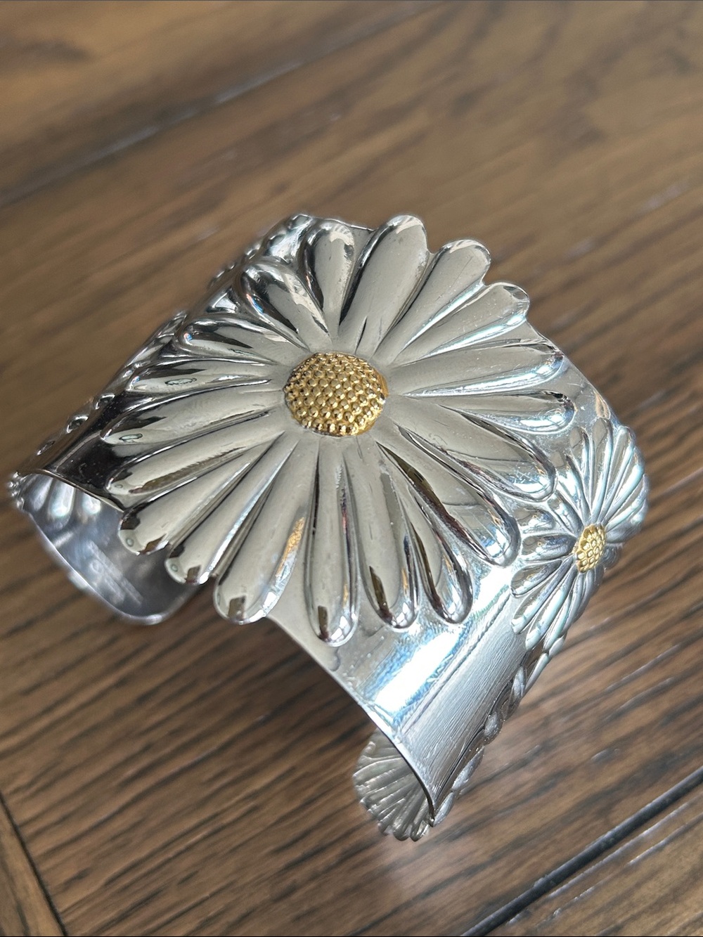 Daisy Cuff